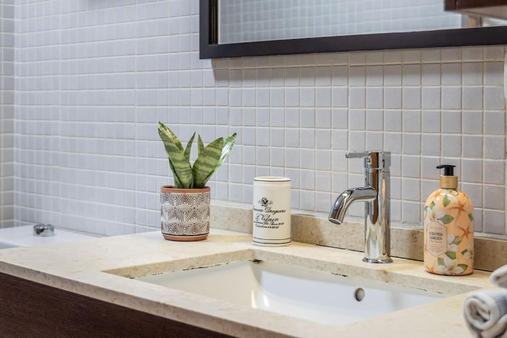 Apartamento Con Terraza A 4 Minutos De La Catedral Granada Ngoại thất bức ảnh